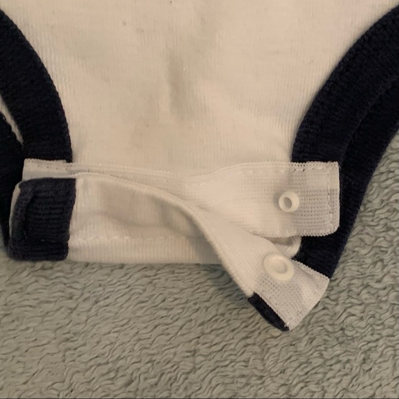 🌟3/$15🌟 Levi’s 0-6M Logo Onesie Bodysuit - Picture 4 of 5